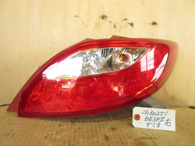 【中古】中古部品 デミオ DE3FS 右テールランプ 【3330650100-001285902615500】