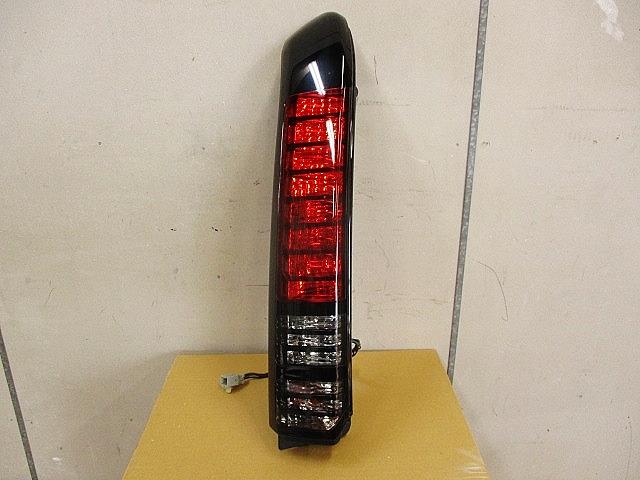 【中古】中古部品 バモス HM2 左テールランプ 【3330650100-001590502915600】