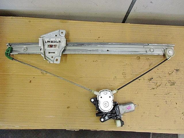 【中古】中古部品 エブリィ DA64V 右フロントドアレギュレータ・モーター 【3330650100-00170567401312..