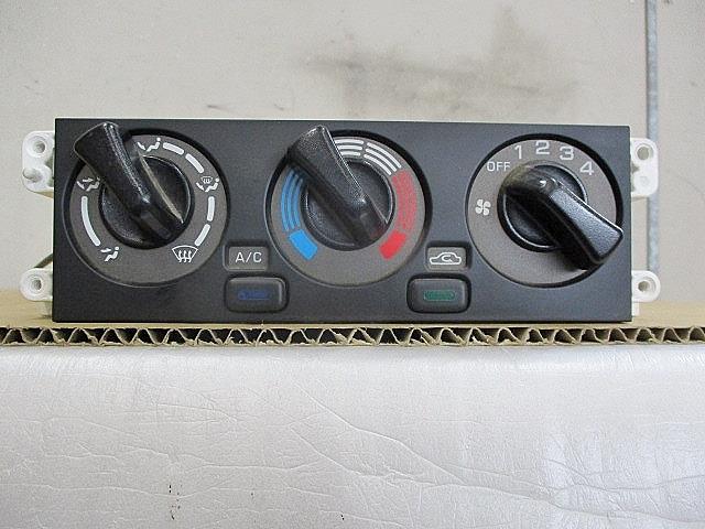 【中古】中古部品 パルサー FN15 A/Cスイッチパネル 【3330650100-000213025760900】