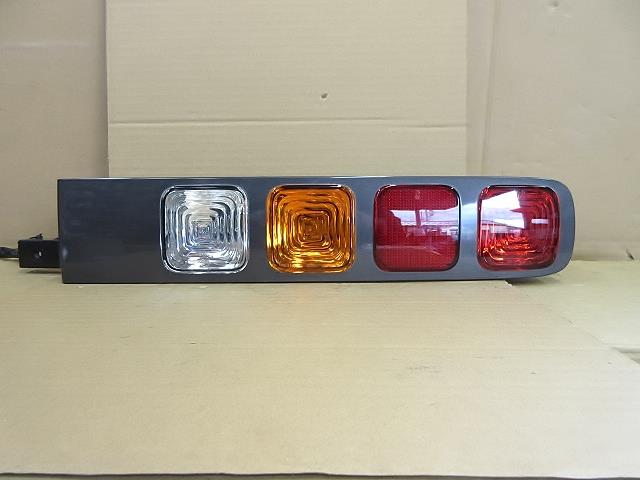 【中古】中古部品 キューブ BZ11 右テールランプ 【3330650100-001357485315500】