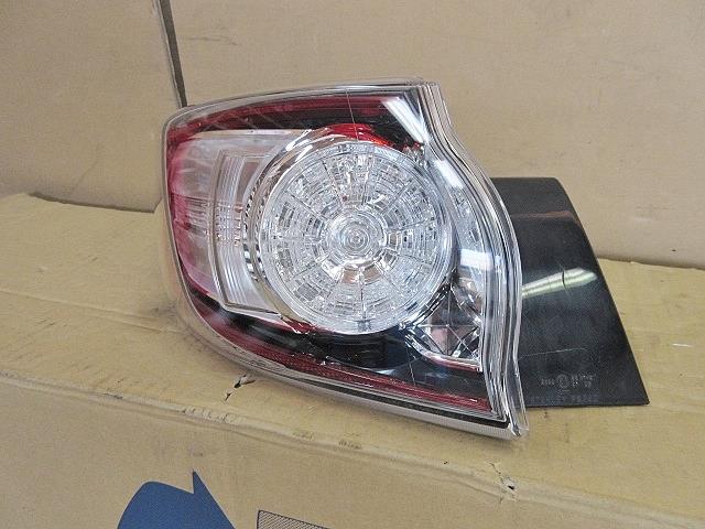 【中古】中古部品 アクセラ BLFFW 左テールランプ 【3330650100-001368580915600】