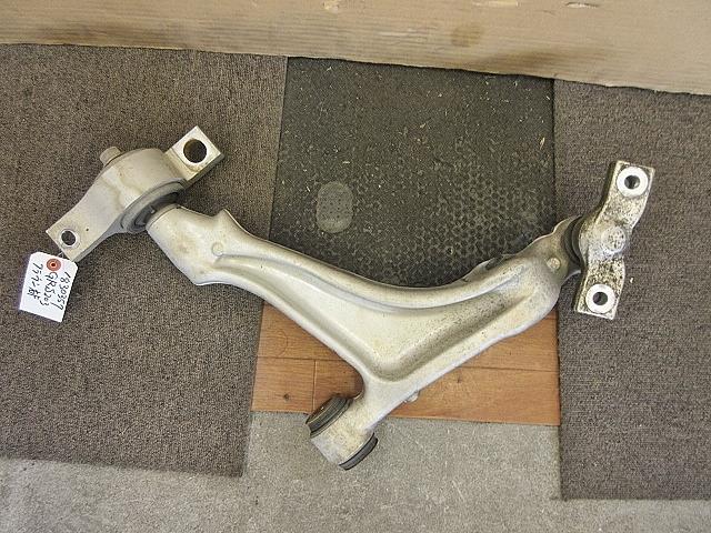 【中古】中古部品 クラウン GRS203 左フロントロアアーム 【3330650100-001454236251740】