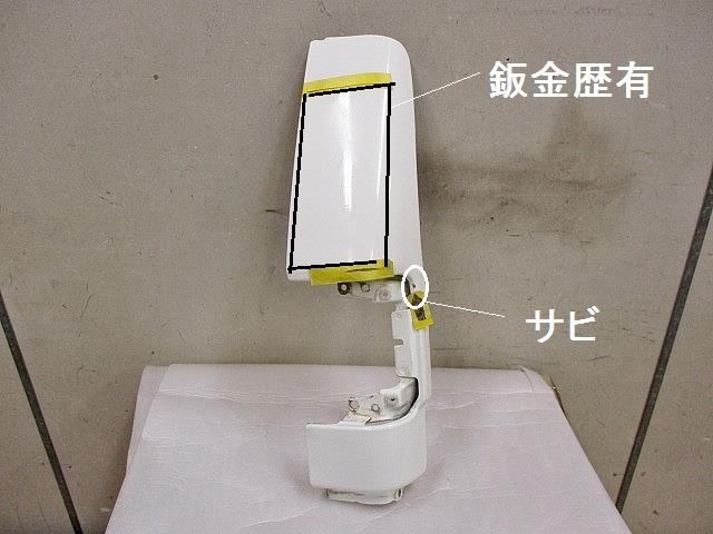 メーカー スバル 車名 サンバー 型式類別 06481-0061 グレード 660 SDX 認定型式 V-KS4 車両タイプ トラック 年式 H4/11 シフト 駆動 通称型式 エンジン型式 EN07-S ミッション型式 アクスル型式 車体色 白 車体色No 054 トリム色No 310 走行距離(Km) 77,000 メーカー純正品番 53130TA150 部品メーカー品番 保証 0ヶ月/0km 付加情報 スチール; ボディーフルカラー同色; ,(1)サビあり 8mm X 4mm (2)鈑金跡あり 170mm X 90mm (3)内側サビ有 （画像参照） 商品情報 ※純正番号およびモデル番号は参考としてください。※リビルト部品を購入される際のお願い【再生部品】と表示されているものをリビルト部品と呼んでいます。リビルト部品の場合には、交換時に取り外した部品をご返却していただく場合があります。詳しくはこちら※大物商品(ドア・ボンネット・バンパー等)は個人宅への配送ができない場合がございます。その場合、最寄りの配送業者支店止め等の対応となりますので、あらかじめご了承ください。 ページ上部へ【中古】中古部品 サンバー KS4 左フロントコーナーパネル 【3330650100-001664730811400】