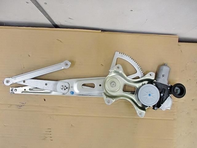 【中古】中古部品 プリウス ZVW30 左フロントドアレギュレータ・モーター 【3330650100-00164562341322..