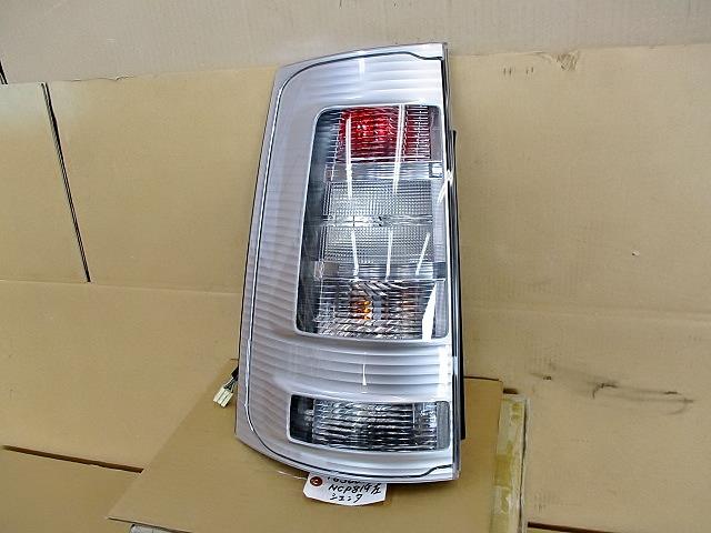 【中古】中古部品 シエンタ NCP81G 左テールランプ 【3330650100-001516296215600】
