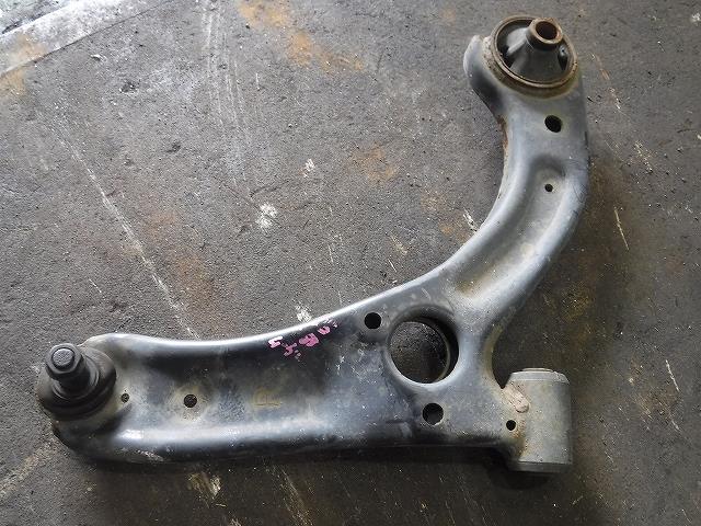 【中古】中古部品 ムーヴ L175S 右フロントロアアーム 【3340140100-001616229051720】