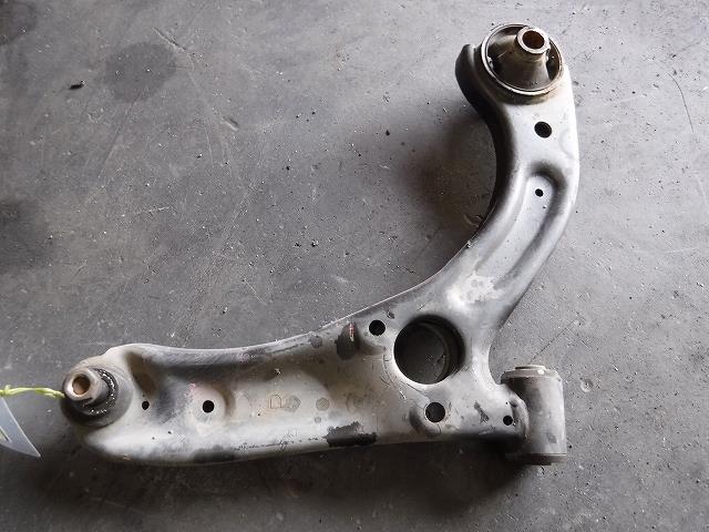 【中古】中古部品 ムーヴ L175S 右フロントロアアーム 【3340140100-001335843251720】
