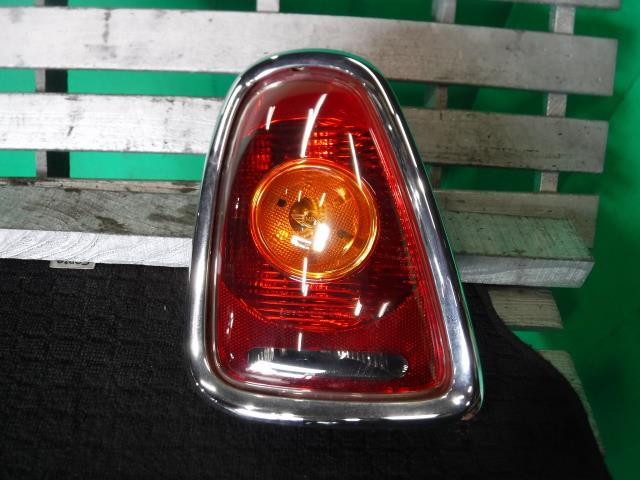 【中古】中古部品 BMW ミニ MF16 左テールランプ 【3340140100-000022047515600】