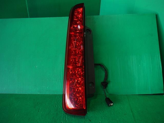 【中古】中古部品 アイシス ZNM10W 左テールランプ 【3340140100-001303914915600】