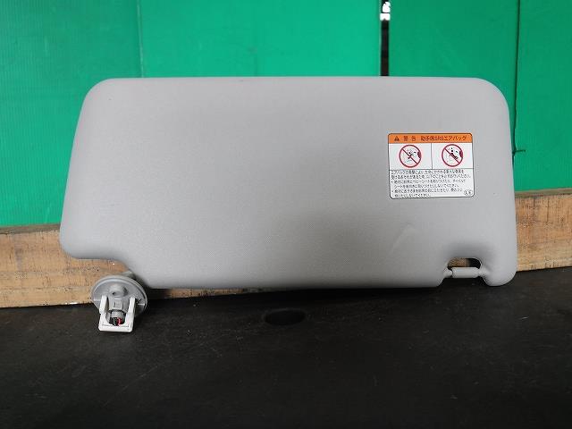 【中古】中古部品 アイシス ANM10W サンバイザー 【3340140100-001693793777350】