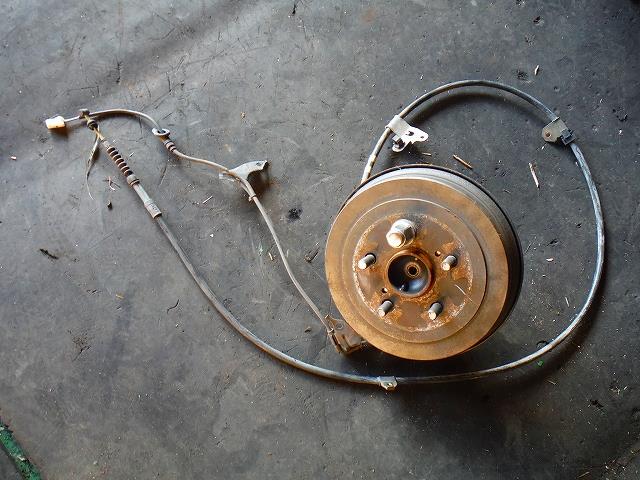 【中古】中古部品 オーパ ZCT10 左リアナックルハブ 【3340140100-001143827844440】