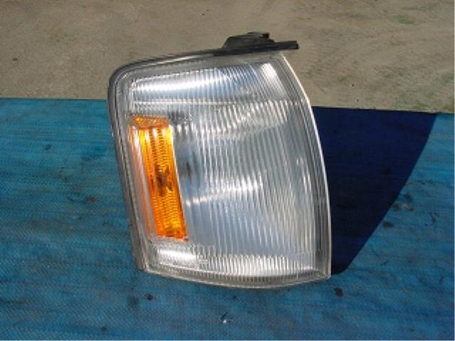 方向灯 - 【中古】中古部品 クラウン GS151 右クリアランスランプ 【3340140100-000539155911000】