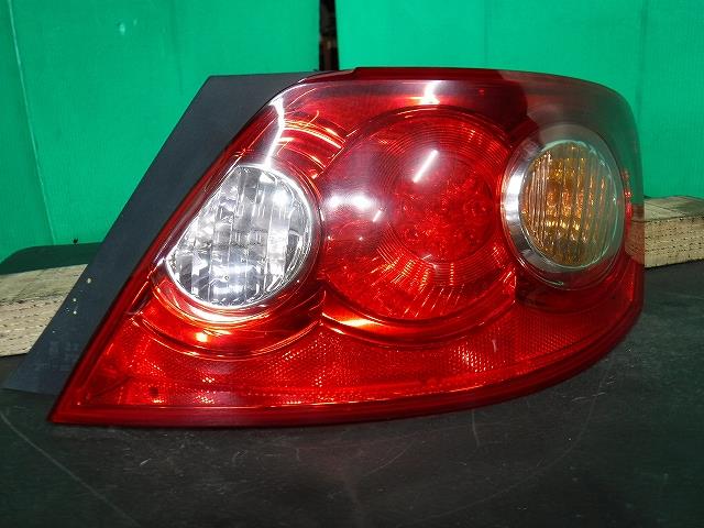 【中古】中古部品 マークX GRX121 右テールランプ 【3340140100-001705782415500】
