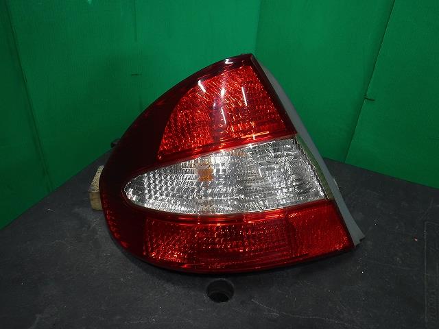 【中古】中古部品 プリウス NHW11 左テールランプ 【3340140100-001564640715600】