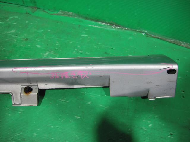 【中古】中古部品 ミラアヴィ L250S 右サイドステップ 【3330340100-2202180008137...