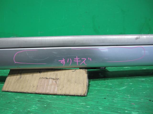 【中古】中古部品 ミラアヴィ L250S 右サイドステップ 【3330340100-2202180008137...