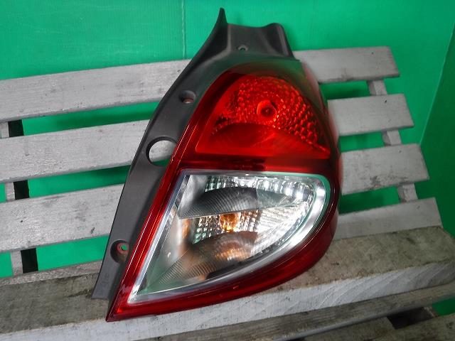 【中古】中古部品 ルノー ルーテシア RK4M 右テールランプ 【3340140100-001574118815500】