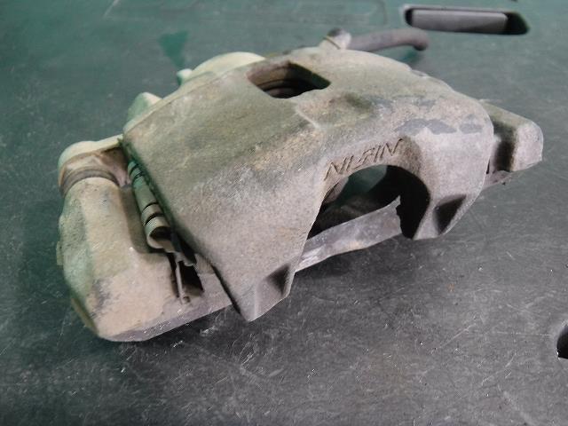 【中古】中古部品 アクティ HA7 右フロントキャリパー 【3340140100-001691940744330】