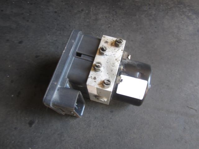 【中古】中古部品 VW ゴルフ 1KBLX ABSアクチュエーター 【3330410100-001557679242500】