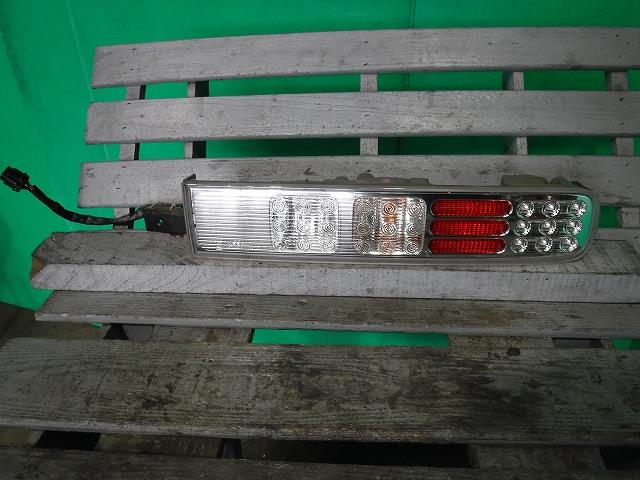 【中古】中古部品 キューブ YZ11 右テールランプ 【3340140100-001572009915500】