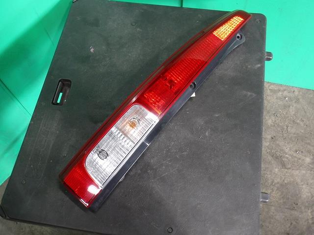 【中古】中古部品 ムーヴ L175S 左テールランプ 【3340140100-001584391115600】