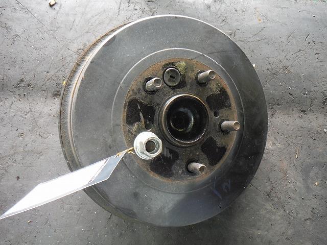 【中古】中古部品 ヴォクシー AZR60G 右リアナックルハブ 【3340140100-001293930444410】