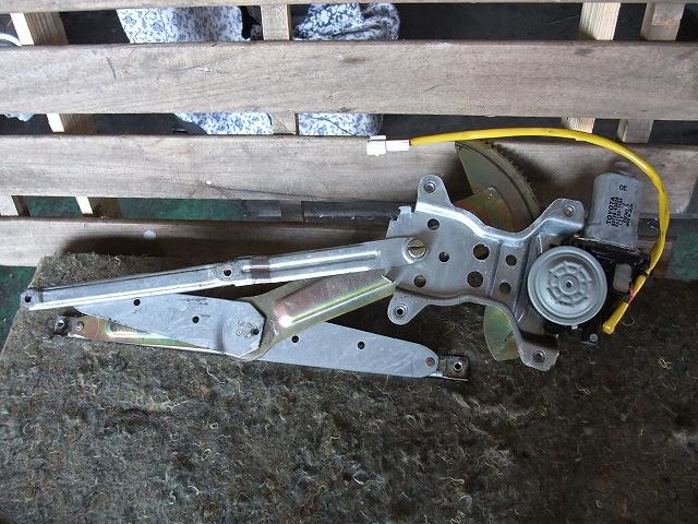 【中古】中古部品 コンフォート YXS11 左フロントドアレギュレータ・モーター 【3340140100-0008809013..