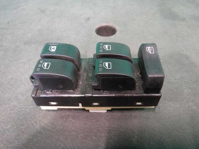 【中古】中古部品 ムーヴ LA100S パワーウインドウスイッチ 【3340140100-000213328161900】