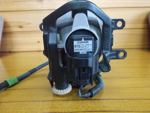 【中古】中古部品 ヴィッツ KSP130 右フォグランプ 【3310010100-001628384310850】