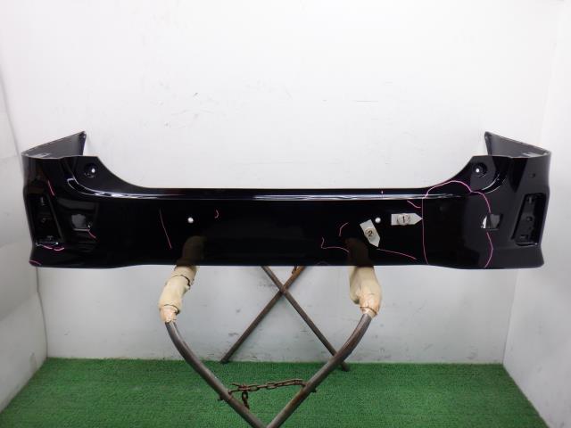 メーカー トヨタ 車名 アルファード 型式類別 17976-0118 グレード HV SR 4WD 7人 認定型式 DAA-AYH30W 車両タイプ 5DBOXワゴン 年式 H29/9 シフト CVT 駆動 4×2 通称型式 AYH30WPFXRB エンジン型式 2AR-FXE ミッション型式 アクスル型式 車体色 ブラック 車体色No 202 トリム色No 走行距離(Km) メーカー純正品番 52159-58200-C0 部品メーカー品番 保証 0ヶ月/0km 付加情報 カバーのみ;ソナー穴4ヶ所; 商品情報 (1)[2-5-8,その他,凹と折れハゲ40cmφに穴状突起1cmφ×2ヶ所](2)[5,その他,引掻傷15cm](3)[全体,その他,引掻傷10cm・薄線傷多数] ※純正番号およびモデル番号は参考としてください。※リビルト部品を購入される際のお願い【再生部品】と表示されているものをリビルト部品と呼んでいます。リビルト部品の場合には、交換時に取り外した部品をご返却していただく場合があります。詳しくはこちら※大物商品(ドア・ボンネット・バンパー等)は個人宅への配送ができない場合がございます。その場合、最寄りの配送業者支店止め等の対応となりますので、あらかじめご了承ください。 ページ上部へ【中古】中古部品 アルファード AYH30W リアバンパー 【3310250100-000002085015100】