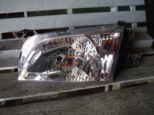 【中古】中古部品 デミオ DW3W 左ヘッドランプ 【3340140100-001205827610900】