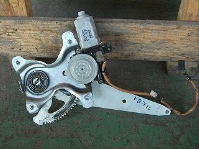 【中古】中古部品 クラウン JZS175 右リアドアレギュレータ・モーター 【3340140100-000723902613320】