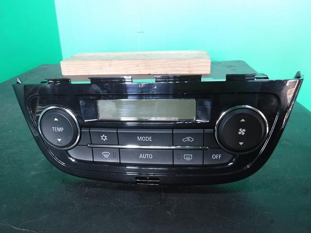 メーカー 三菱 車名 ミラージュ 型式類別 17942-0001 グレード 1200 認定型式 DBA-A03A 車両タイプ 5ドアハッチバック 年式 H27/9 シフト 駆動 通称型式 エンジン型式 3A92-DE ミッション型式 アクスル型式 車体色 チタニウムグレーメタリック 車体色No U17 トリム色No 14P 走行距離(Km) 6,000 メーカー純正品番 部品メーカー品番 7820A938XA 保証 1ヶ月/1000km 付加情報 ★走行Km【6,152】; オート用; 液晶タイプ; 現品NO.7820A938XA 商品情報 ※純正番号およびモデル番号は参考としてください。※リビルト部品を購入される際のお願い【再生部品】と表示されているものをリビルト部品と呼んでいます。リビルト部品の場合には、交換時に取り外した部品をご返却していただく場合があります。詳しくはこちら※大物商品(ドア・ボンネット・バンパー等)は個人宅への配送ができない場合がございます。その場合、最寄りの配送業者支店止め等の対応となりますので、あらかじめご了承ください。 ページ上部へ【中古】中古部品 ミラージュ A03A A/Cスイッチパネル 【3340140100-001497995260900】