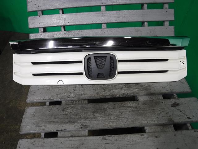 Front Grill - 【中古】中古部品 N−BOX JF1 ラジエータグリル 【3340140100-001532535210400】