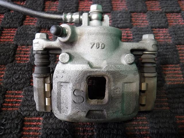【中古】中古部品 ワゴンR MH55S 右フロントキャリパー 【3340140100-000021366644330】