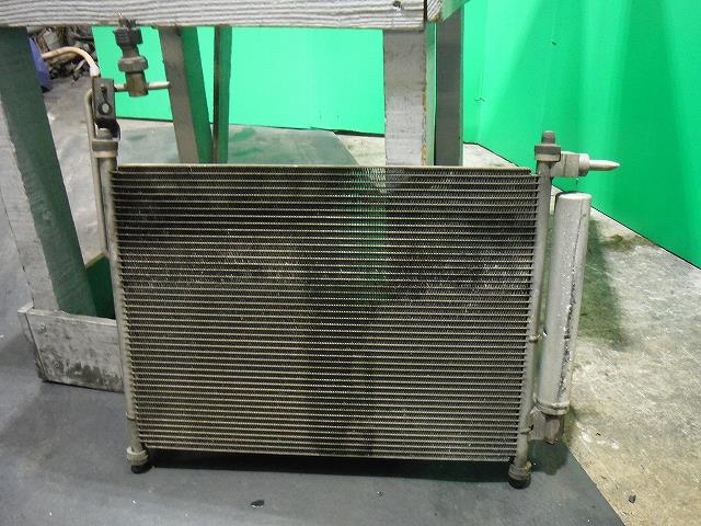 【中古】中古部品 エブリィ DA64V コンデンサー 【3340140100-001301905560600】