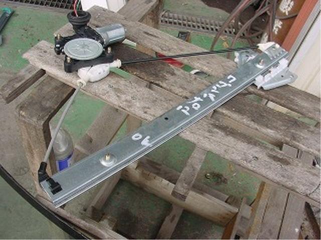 メーカー スズキ 車名 ワゴンR 型式類別 11944-0616 グレード 660 RR-DI 認定型式 UA-MH21S 車両タイプ 年式 H15/ シフト 駆動 通称型式 エンジン型式 K6A-DET ミッション型式 アクスル型式 車体色 銀 車体色No Z2S トリム色No C02 走行距離(Km) 56,000 メーカー純正品番 部品メーカー品番 83530-58J00 保証 0ヶ月/0km 付加情報 レギュレター付; ワイヤー式; モーターNO.デンソー83530-58J00 262100-2900; ピン数6P; テストOK 商品情報 ※純正番号およびモデル番号は参考としてください。※リビルト部品を購入される際のお願い【再生部品】と表示されているものをリビルト部品と呼んでいます。リビルト部品の場合には、交換時に取り外した部品をご返却していただく場合があります。詳しくはこちら※大物商品(ドア・ボンネット・バンパー等)は個人宅への配送ができない場合がございます。その場合、最寄りの配送業者支店止め等の対応となりますので、あらかじめご了承ください。 ページ上部へ【中古】中古部品 ワゴンR MH21S 右リアドアレギュレータ・モーター 【3340140100-000612895913320】