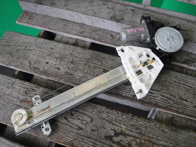 【中古】中古部品 ソリオ MA15S 右リアドアレギュレータ・モーター 【3340140100-001449041613320】