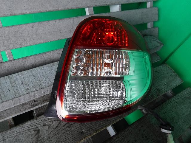 【中古】中古部品 SX4 YB11S 右テールランプ 【3340140100-001299772115500】