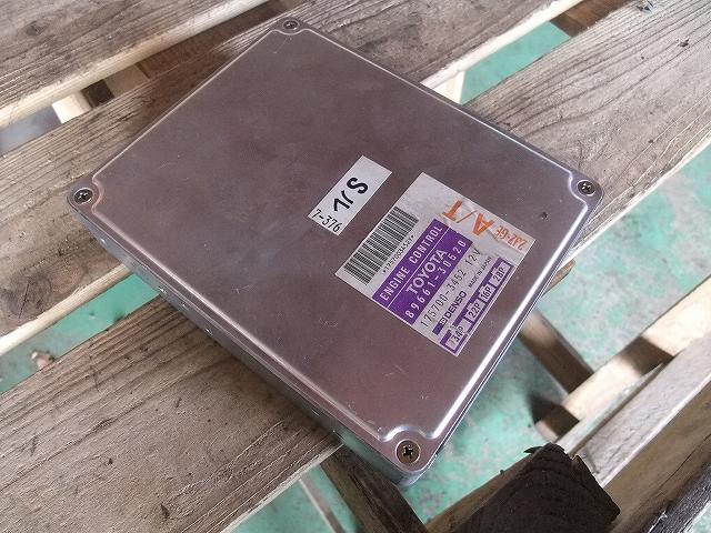 メーカー トヨタ 車名 クラウン 型式類別 06944-0014 グレード 3000 ロイヤルツーリングS 認定型式 E-JZS143 車両タイプ 4ドアハードトップ 年式 H4/10 シフト 駆動 通称型式 エンジン型式 2JZ-GE ミッション型式 アクスル型式 A04A 車体色 車体色No 742 トリム色No GM11 走行距離(Km) 274,000 メーカー純正品番 89661-30520 部品メーカー品番 175700-3452 保証 1ヶ月/1000km 付加情報 コア要返却(着払い伝票を同封します); ★純正No89661-30520; ★製造メーカー名デンソー; ★製造メーカーNo175700-3452; ★EG型式【2JZ-GE】; ★TM型式【A350 商品情報 ※純正番号およびモデル番号は参考としてください。※リビルト部品を購入される際のお願い【再生部品】と表示されているものをリビルト部品と呼んでいます。リビルト部品の場合には、交換時に取り外した部品をご返却していただく場合があります。詳しくはこちら※大物商品(ドア・ボンネット・バンパー等)は個人宅への配送ができない場合がございます。その場合、最寄りの配送業者支店止め等の対応となりますので、あらかじめご了承ください。 ページ上部へ【中古】中古部品 クラウン JZS143 エンジンコンピューター 【3340140100-000995406563100】