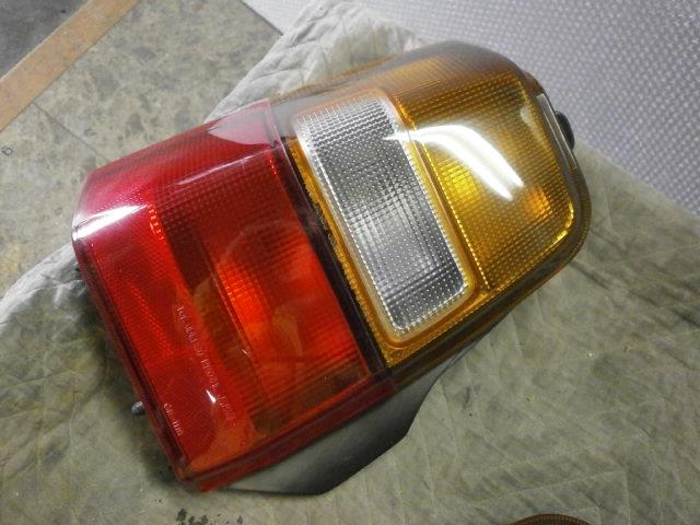 【中古】中古部品 アルト HA11S 左テールランプ 【3340200100-822250000015600】