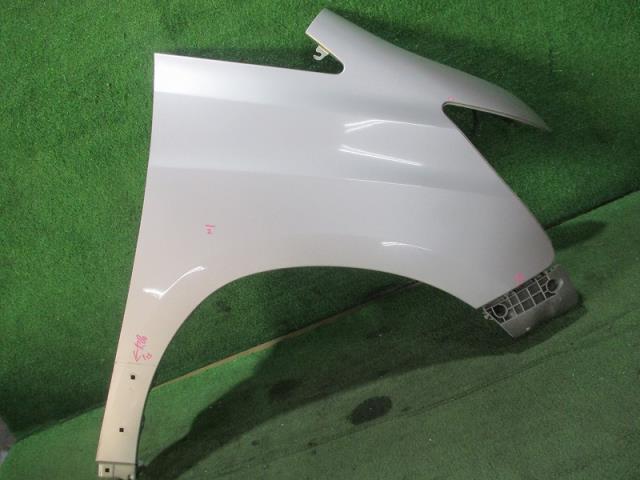 メーカー トヨタ 車名 ヴェルファイア 型式類別 16086-0013 グレード 2.4Z 7人 認定型式 DBA-ANH20W 車両タイプ 5DBOXワゴン 年式 H20/5 シフト CVT 駆動 4×2 通称型式 ANH20WNFXSK エンジン型式 2AZ-FE ミッション型式 アクスル型式 車体色 シルバー(M) 車体色No 1F7 トリム色No FD19 走行距離(Km) 266,094 メーカー純正品番 53801-58040 部品メーカー品番 保証 0ヶ月/0km 付加情報 プロテクターモール欠品　全体小キズ多少　再塗装 商品情報 (1)[1,サビ,1cm丸錆](2)[8,その他,2cm線キズ](3)[9,その他,1.5cm線キズ](4)[7,その他,0.5cmキズ] ※純正番号およびモデル番号は参考としてください。※リビルト部品を購入される際のお願い【再生部品】と表示されているものをリビルト部品と呼んでいます。リビルト部品の場合には、交換時に取り外した部品をご返却していただく場合があります。詳しくはこちら※大物商品(ドア・ボンネット・バンパー等)は個人宅への配送ができない場合がございます。その場合、最寄りの配送業者支店止め等の対応となりますので、あらかじめご了承ください。 ページ上部へ【中古】中古部品 ヴェルファイア ANH20W 右フロントフェンダー 【3500080000-211204000110600】