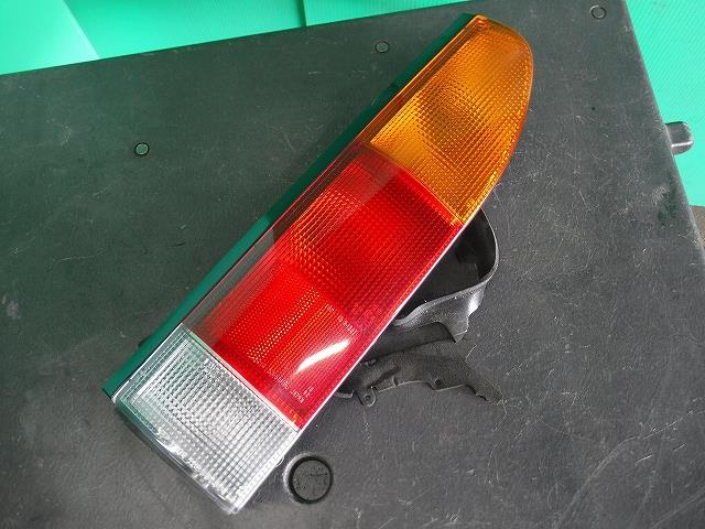 Marker - 【中古】中古部品 ハイゼット S200V 右テールランプ 【3340140100-001606752615500】