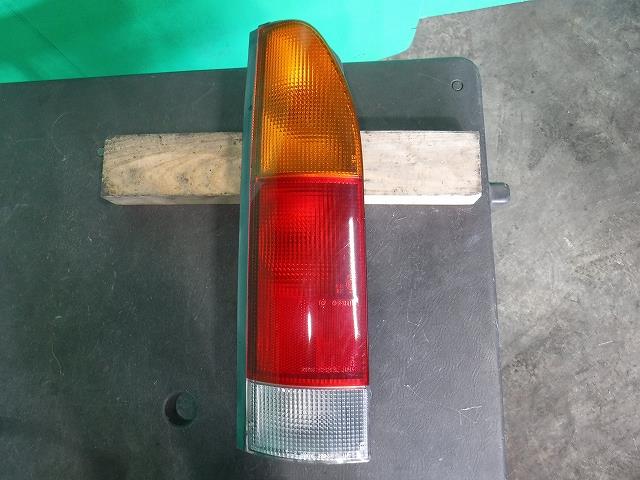 【中古】中古部品 ハイゼット S200V 左テールランプ 【3340140100-001548188115600】
