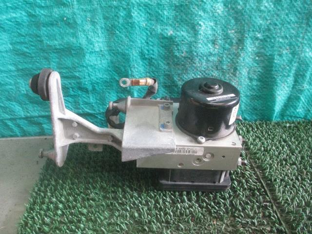 【中古】中古部品 ベンツ Cクラス 203046 ABSアクチュエーター 【3500080000-220125000942500】