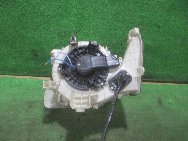 【中古】中古部品 ハイエース KDH201V ヒーターブロアモーター 【3500080000-001706788367900】