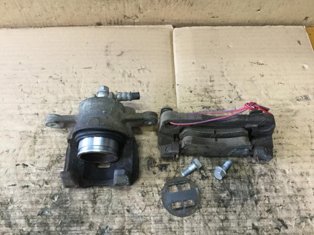 【中古】中古部品 ワゴンR MH35S 右フロントキャリパー 【3330960100-000051599444330】