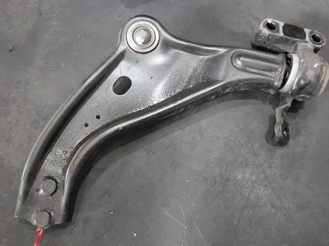 【中古】中古部品 BMW ミニ SR16 右フロントロアアーム 【3340140100-001367560351720】