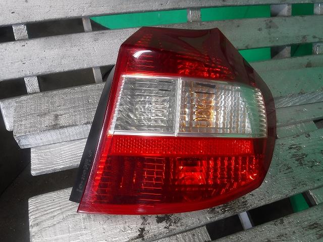 【中古】中古部品 BMW 1シリーズ UF16 右テールランプ 【3340140100-001643732115500】